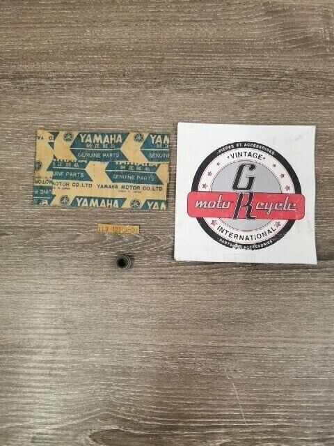 NOS YAMAHA XT600N XS400 XJ750RJ XS400F VALVE STEM SEAL 1L9-12119-00-00 Y169