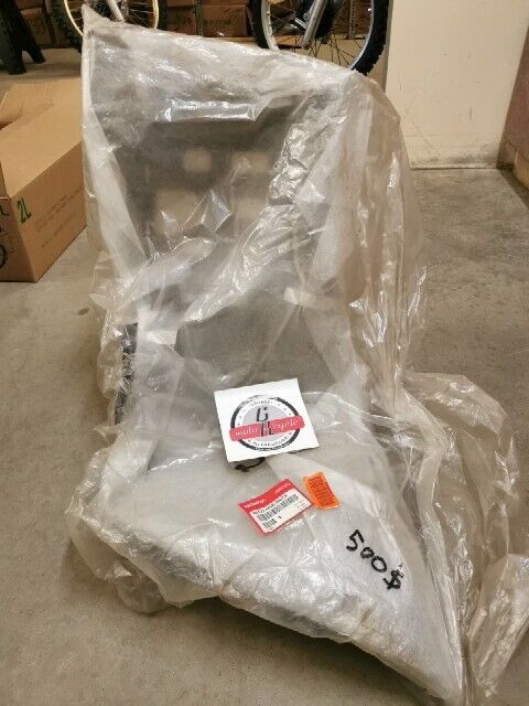 NOS Honda TRX650 TRX680 REAR FENDER RIGHT SPLASH GUARD 80121-HN8-000ZA