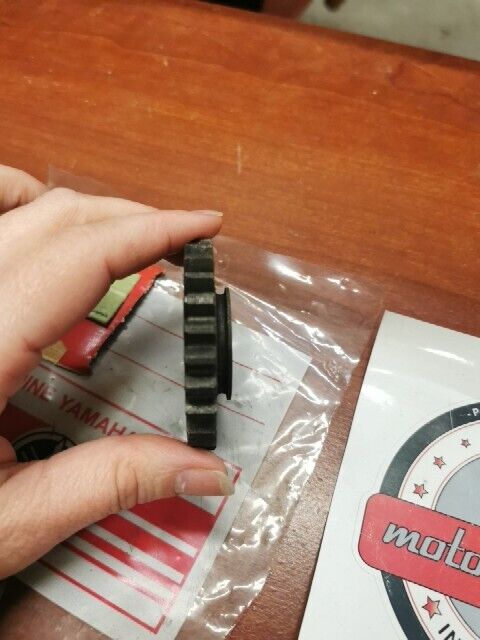 NOS Yamaha AT1 CS5 CT1 HT1 LT2 LT3 LTMX RD200 KICK GEAR 251-15641-01-00 Y124
