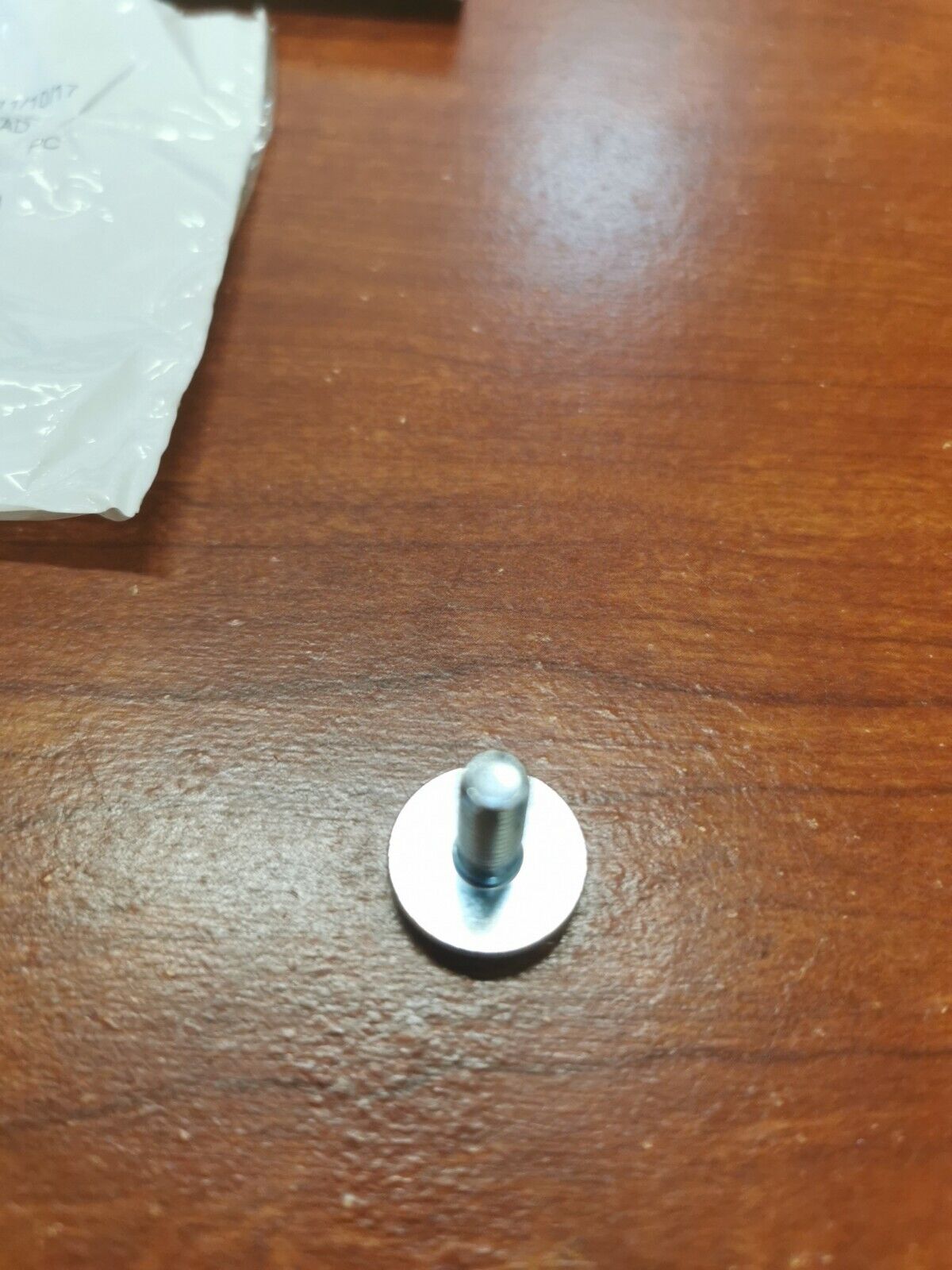 NOS Yamaha HEX. SOCKET BUTTON BOLT 90111-06814-00 Y81