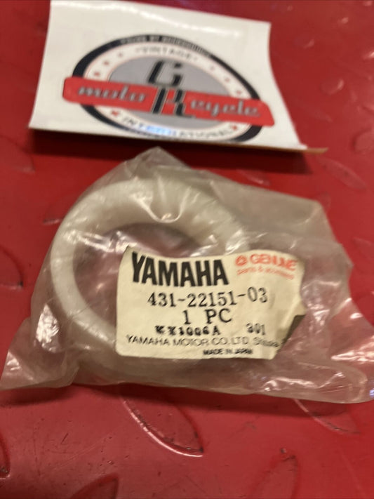 NEW NOS YAMAHA IT YZ CHAIN SLIDER GUARD SEAL 431-22151-03-00 Y59