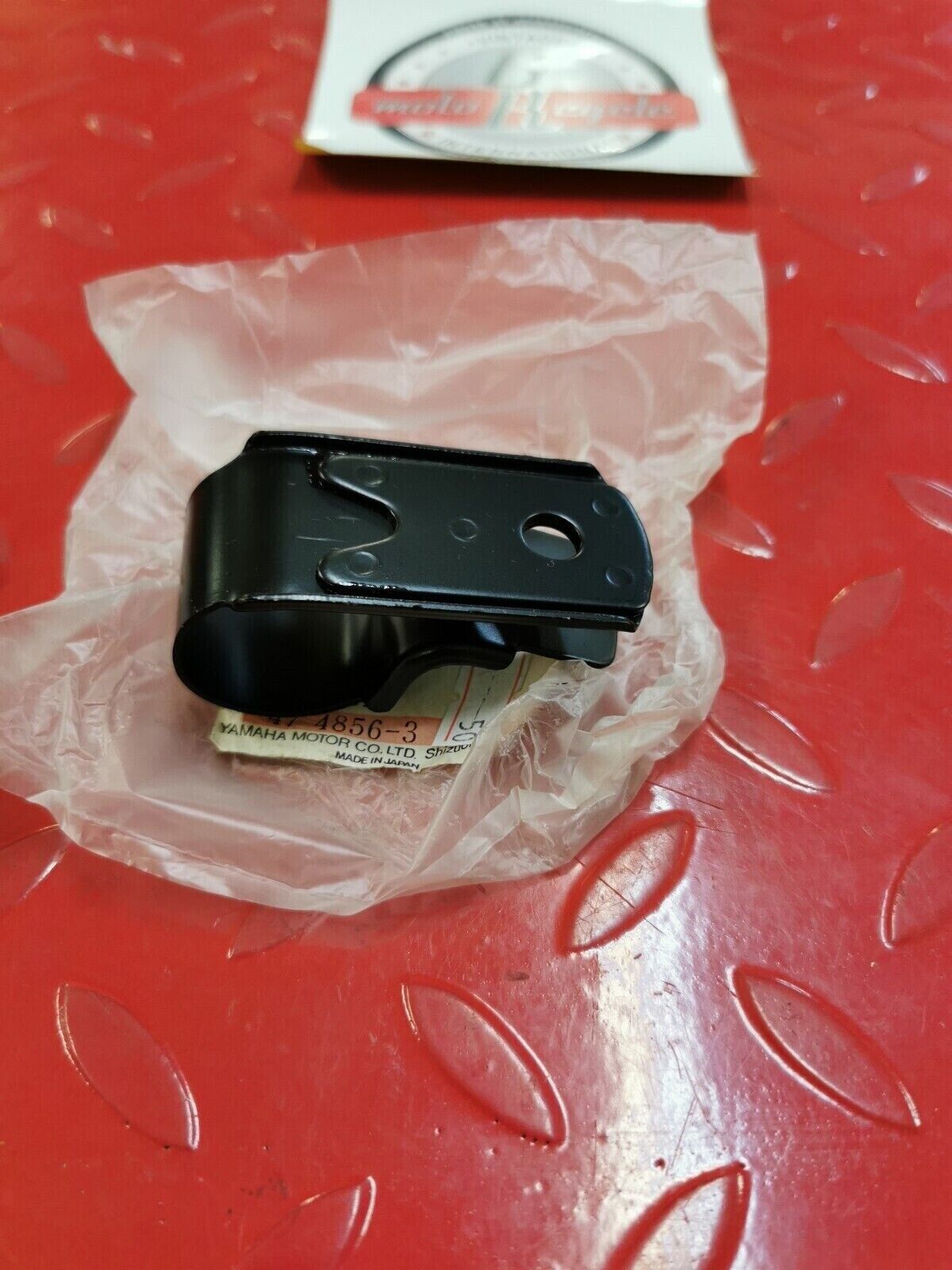 NOS Yamaha YTM200 BRACKET CARRIER 2 24W-24833-00-00 Y26