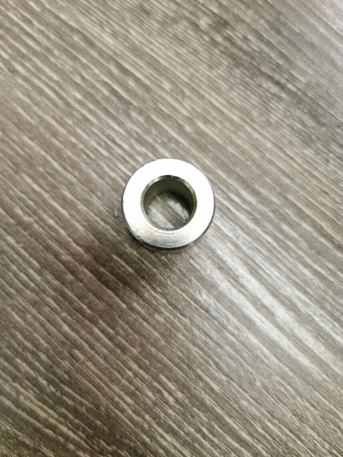 NOS YAMAHA  SPACER COLLAR  2J2-21459-00 Y57