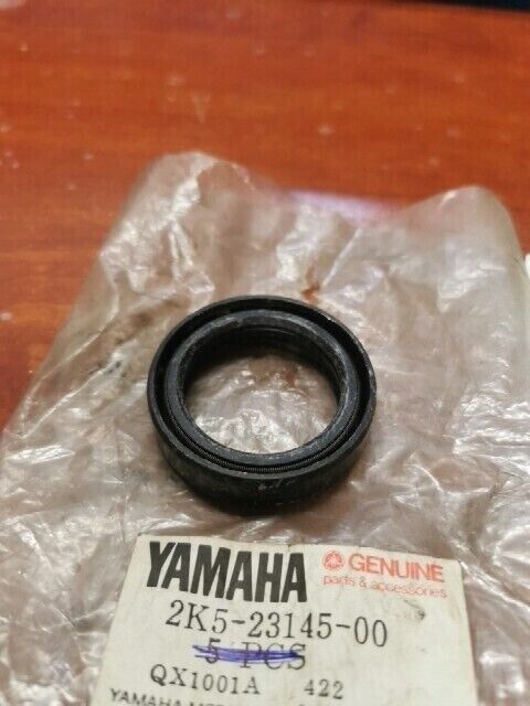NOS Yamaha DS6 DT125 DT175 MX175 SR250 XT125 YZ100 OIL SEAL 2K5-23145-00-00 Y142