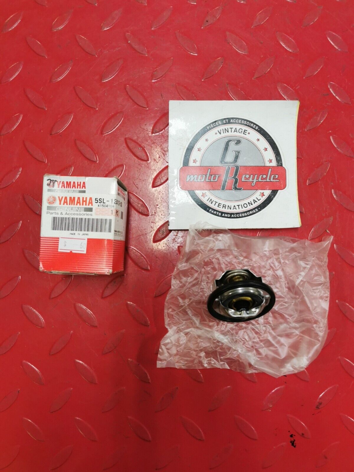 NOS Yamaha FZR6 YZFR6 FZ6R FZ6 R6 THERMOSTAT 5SL-12410-00-00 Y41