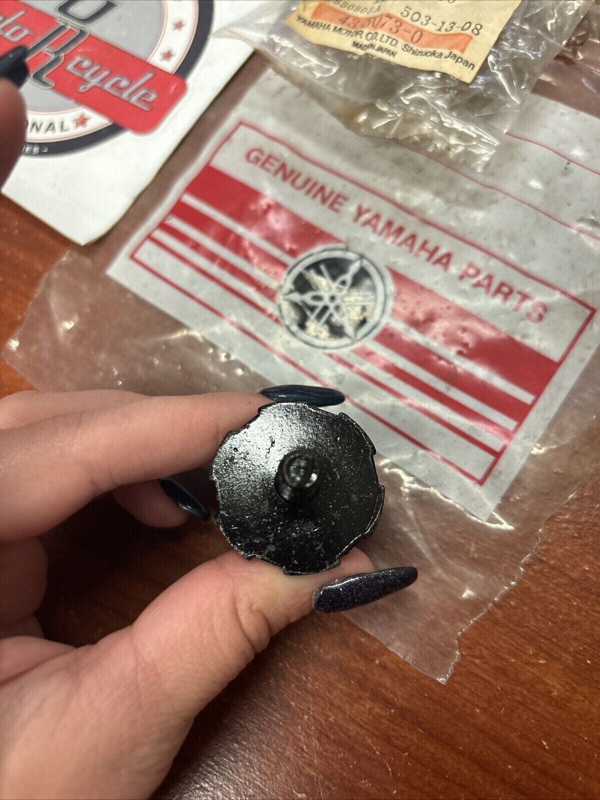 NOS Yamaha DAMPER 2 8R4-21486-10-00 Y177