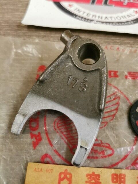 NOS HONDA CR125 1974 - 1978 FORK R GEAR SHIFT 24211-360-000 H77