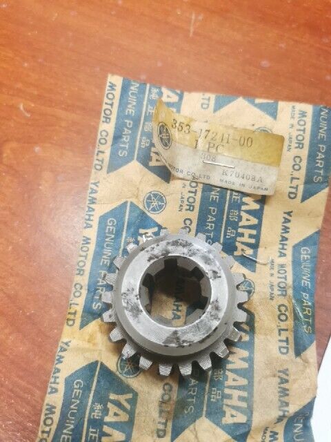 NOS Yamaha DT50 DT80 GT80 GTMX MX80 RD50 4TH WHEEL GEAR 353-17241-00-00 Y141