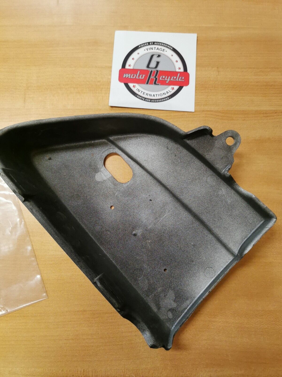 NOS SUZUKI  GT380 GT550 COVER  FRAME RH  47111-34100-737 S4