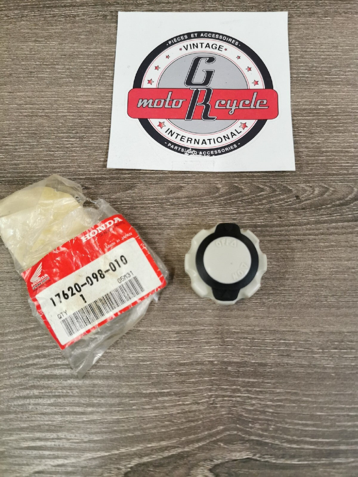 NEW NOS HONDA CT70 1969 - 1972  FUEL CAP  17620-098-010 H47