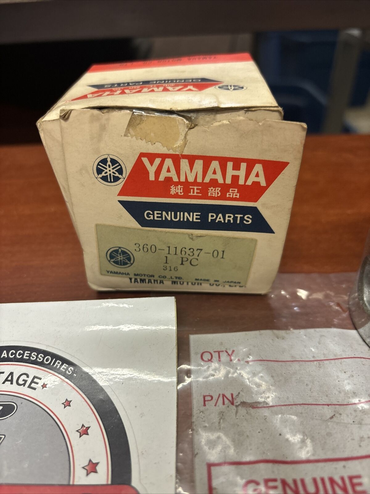 NOS Yamaha PISTON O/S 0.75 360-11637-01 SUB 360-11637-02-00 360-11637-03-00 Y175