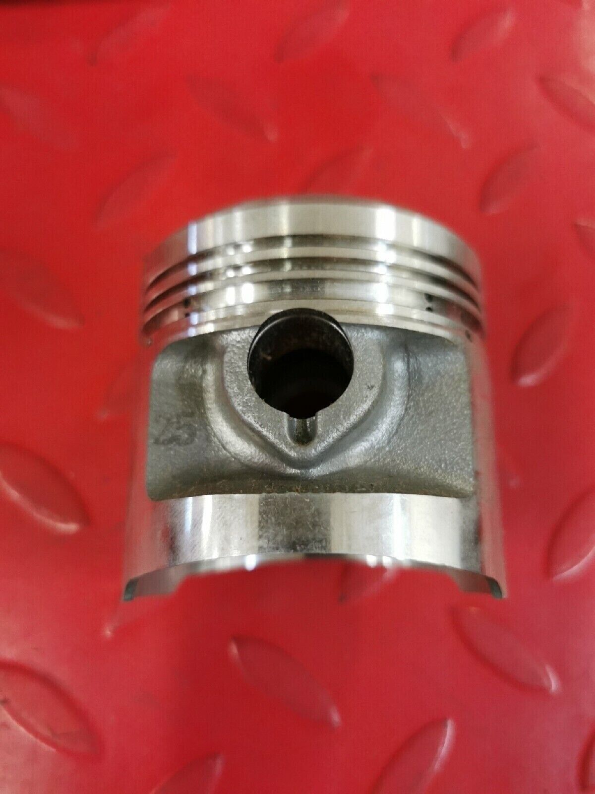NOS HONDA  XL175 1976 - 1978 PISTON O S  0.25  13102-391-000 H40