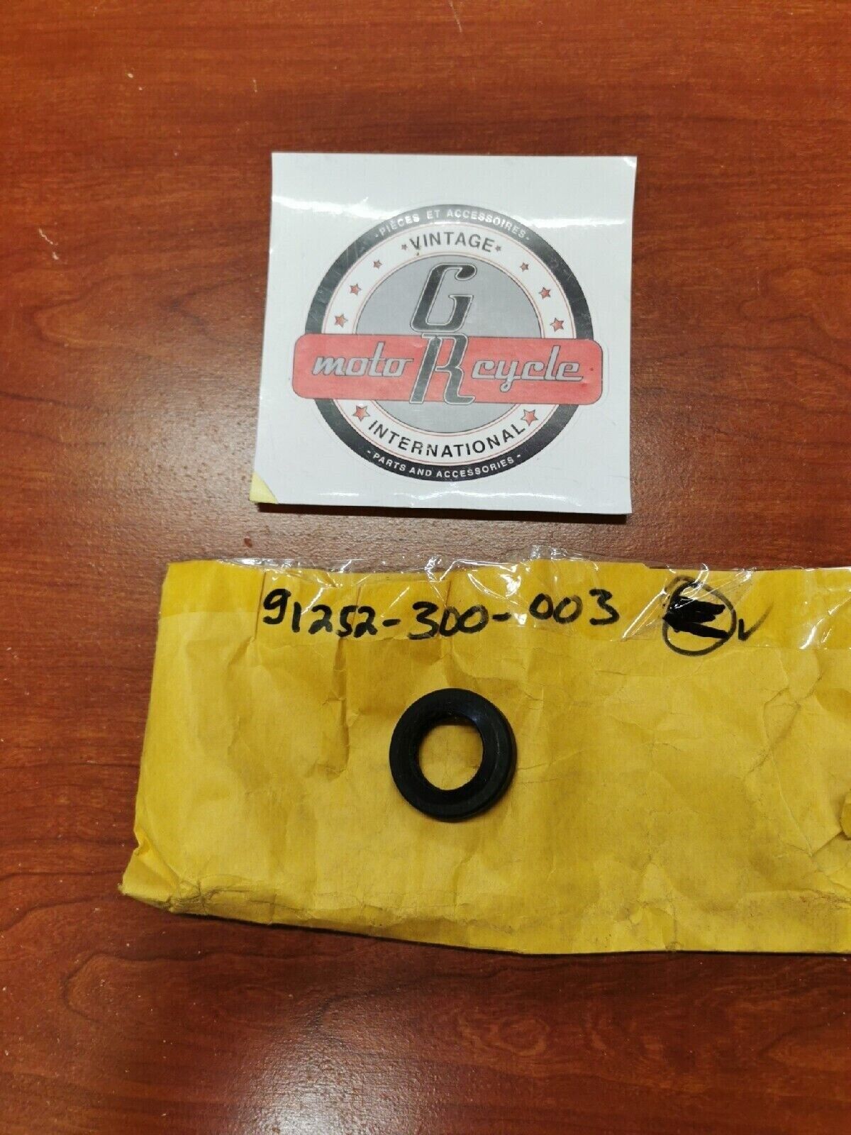 NOS Honda CB200 CB350 CB360 CB400 CB450 DUST SEAL 22X36X8 91252-300-003 H33