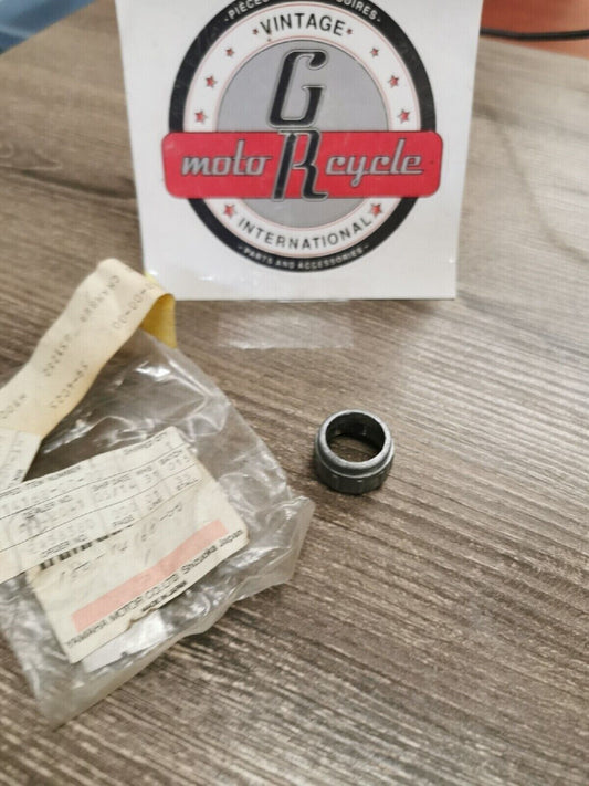 NOS YAMAHA  CAP MIXING CHAMBER 180-14168-00-00  Y56