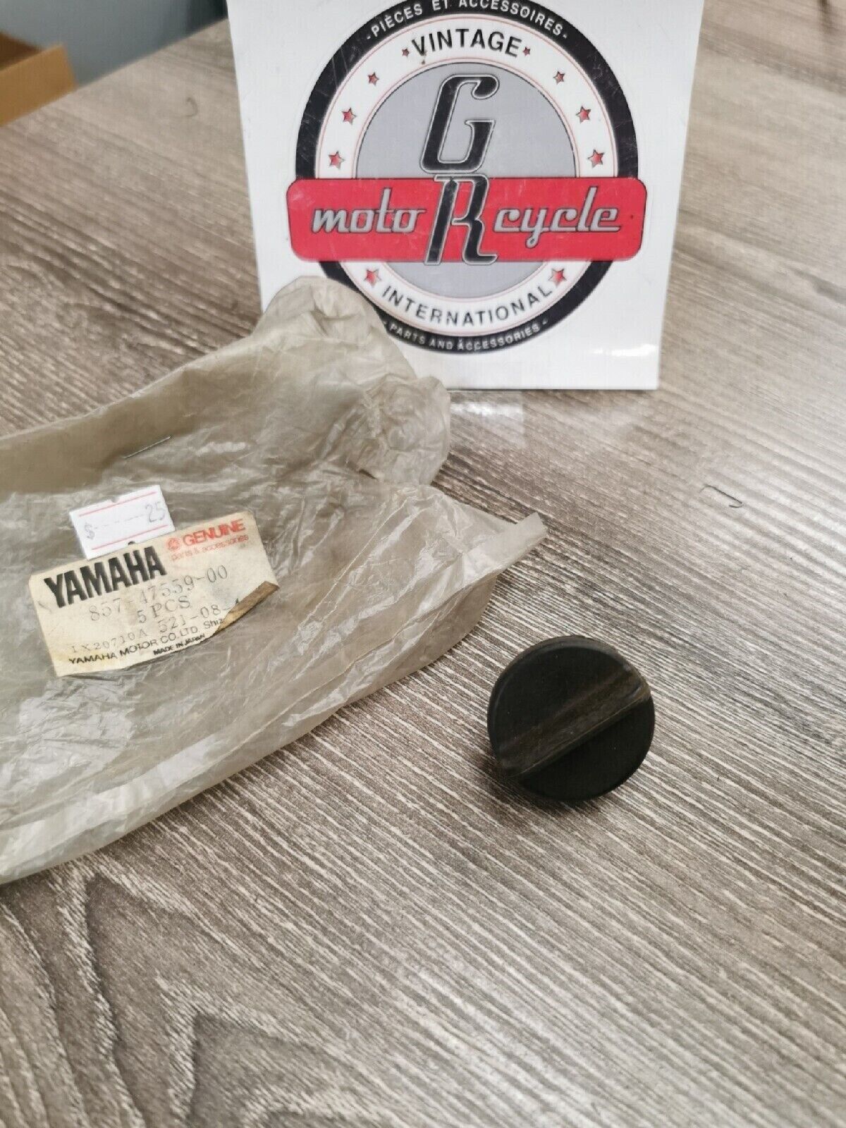 NOS YAMAHA SRX440A  1977 CAP 2    857-47559-00  Y56