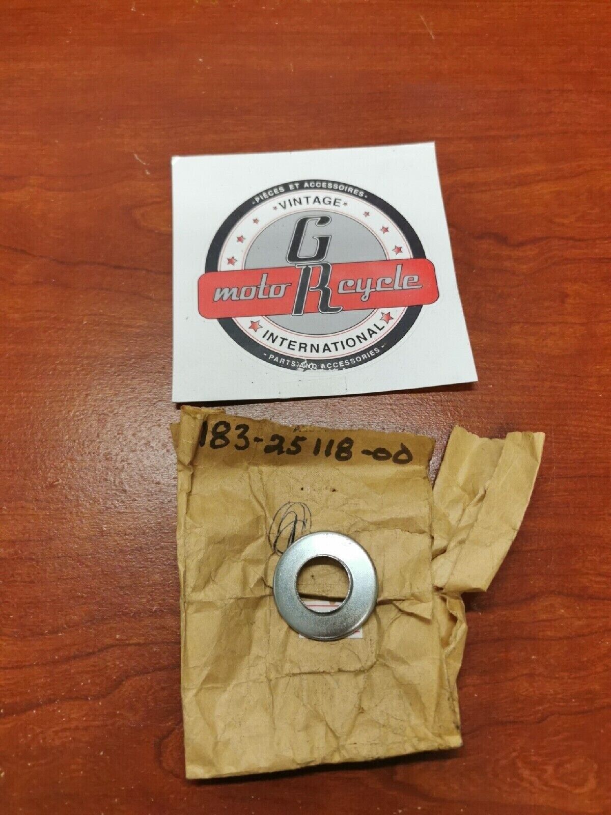 NOS Yamaha HUB DUST COVER 183-25118-00-00 Y68