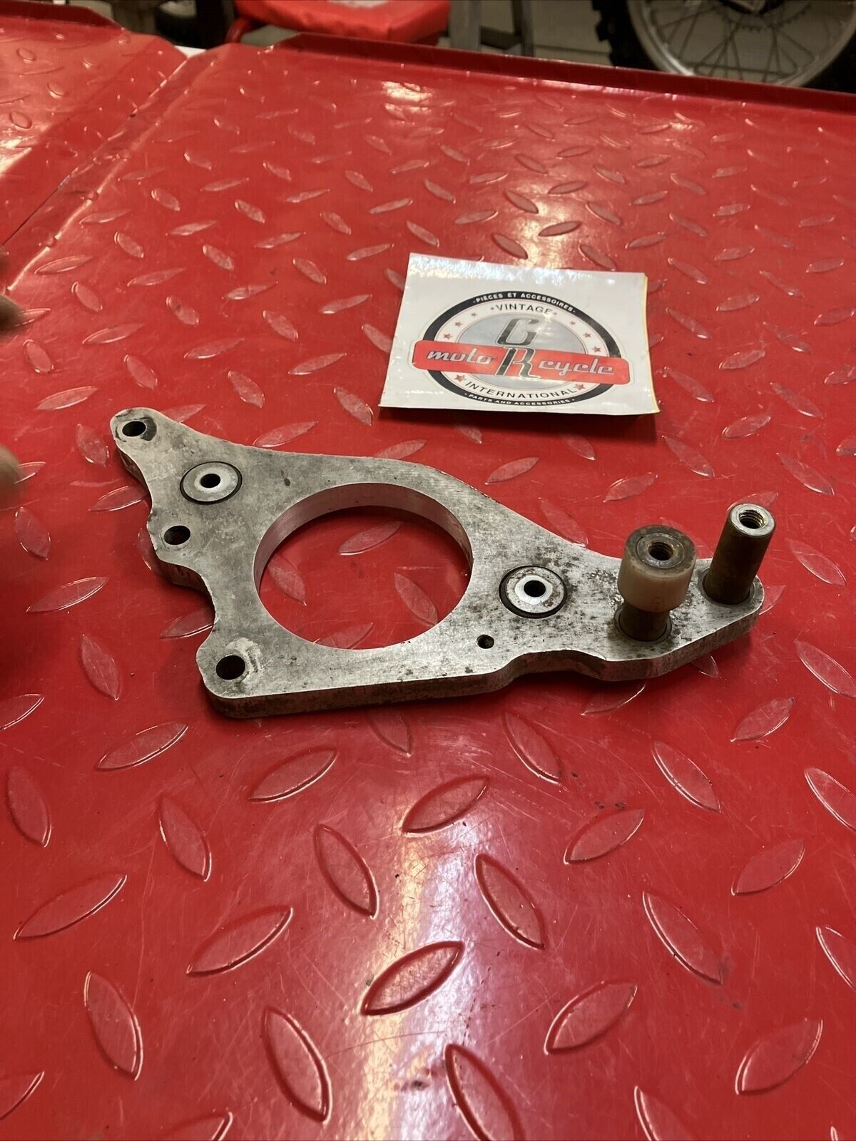 Yamaha YZ400 1977 rear engine motor mounting mount bracket YZ250