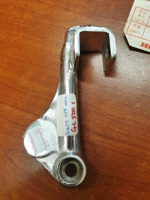 NOS Honda CX500C GL400C GL500C LEFT STEP ARM 50625-449-000 H84