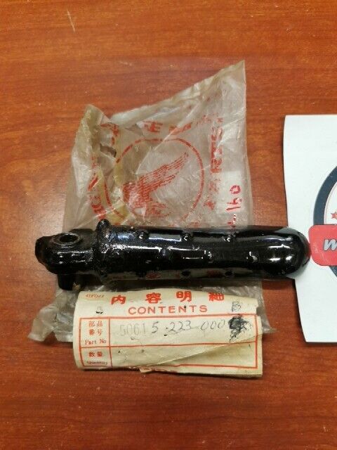 NOS Honda CL160 RIGHT STEP ARM 50615-223-000B H84