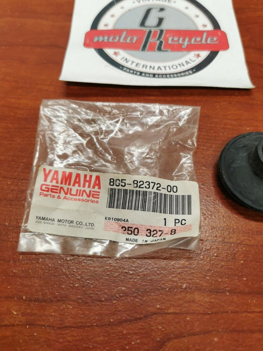 NEW NOS Yamaha VK540 BR250 ET410 CS340 SPARK PLUG CAP SEAL 8G5-82372-00-00 Y99