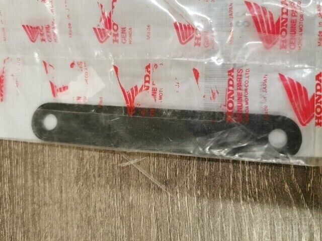 NOS HONDA TRX200 FOURTRAX 1990 - 1994 HOLDER MUDGUARD  80128-HA7-830 H102