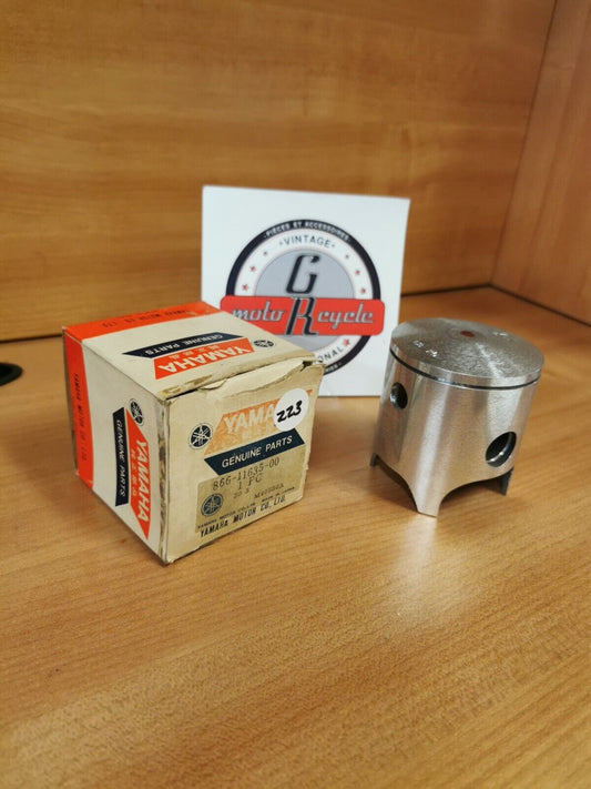 NOS YAMAHA JP433 1974 PISTON 0.25  866-11635-00  Y46