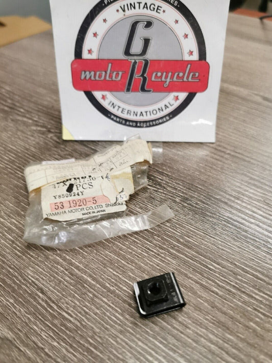 NOS YAMAHA RD350 1985 - 1988 NUT PLATE 47X-21736-00 Y57