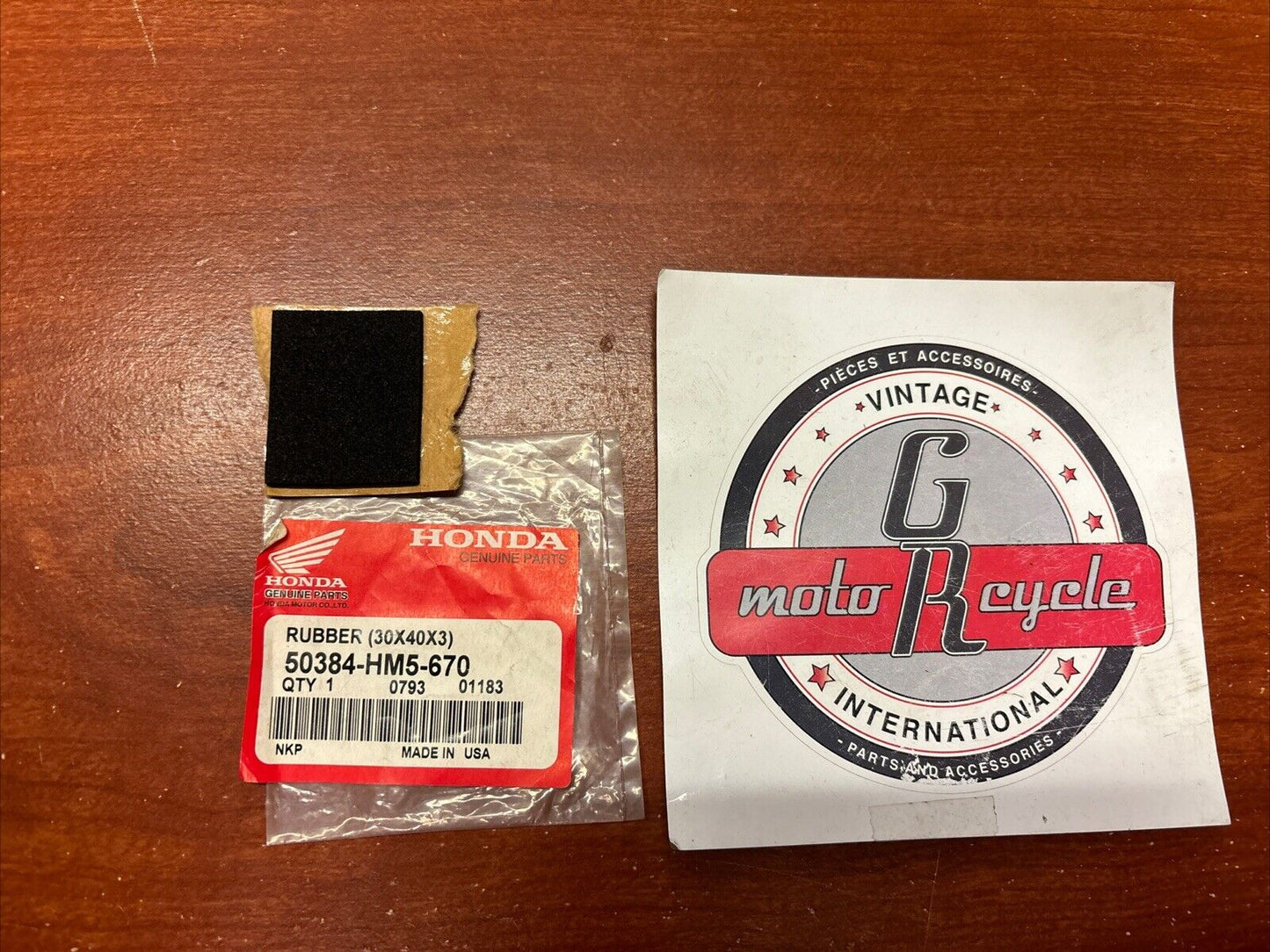 NOS Honda TRX250 TRX300 FW TRX400EX FW BATTERY RUBBER 30X40X3 50384-HM5-670 H145