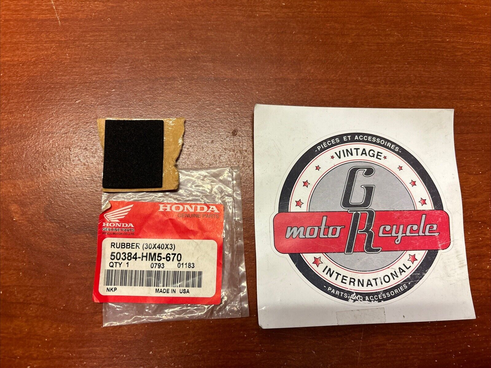 NOS Honda TRX250 TRX300 FW TRX400EX FW BATTERY RUBBER 30X40X3 50384-HM5-670 H145