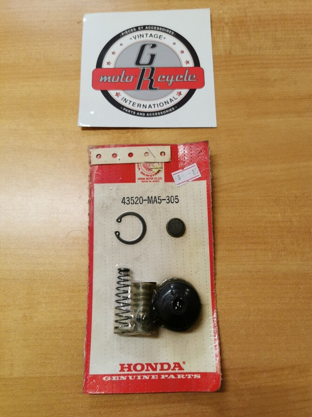 NOS HONDA GL1100 1982  MASTER CYLINDER PISTON 43520-MA5-305  H17