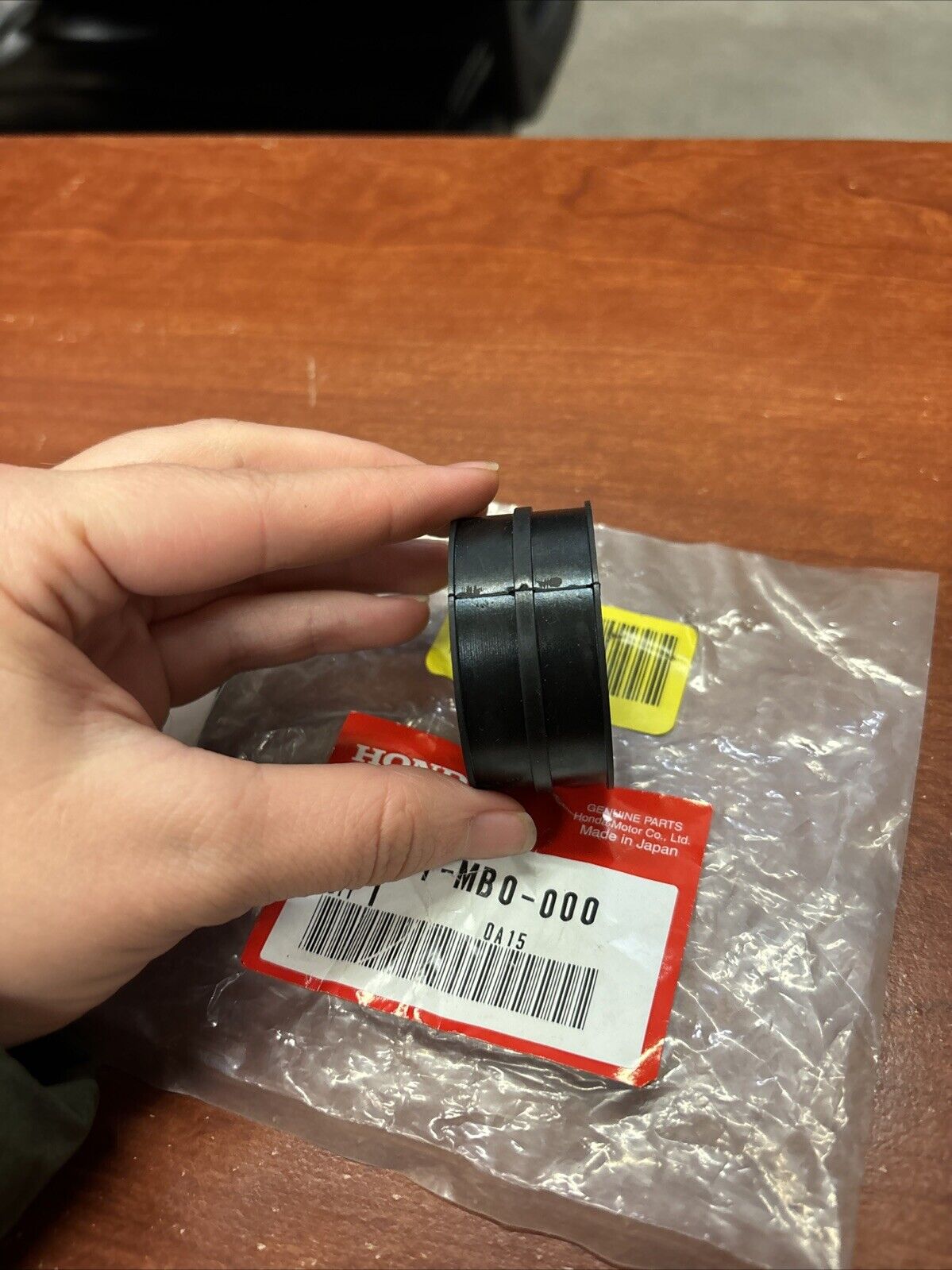 NOS Honda VF700 VF750 CARBURETOR INSULATOR 16211-MB0-000 H168