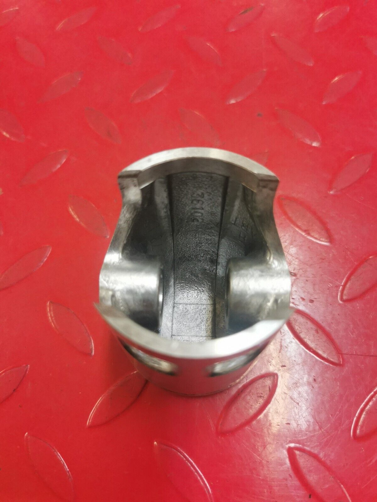 NOS Yamaha RD250 PISTON 2 OVERSIZED 0.50 361-11636-02-00 Y34