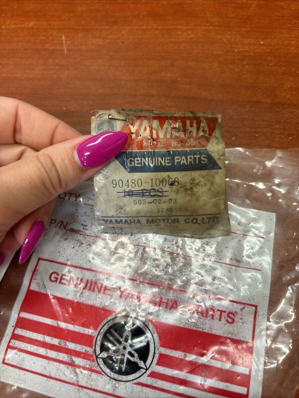 NOS Yamaha GROMMET 90480-10068-00 Y185