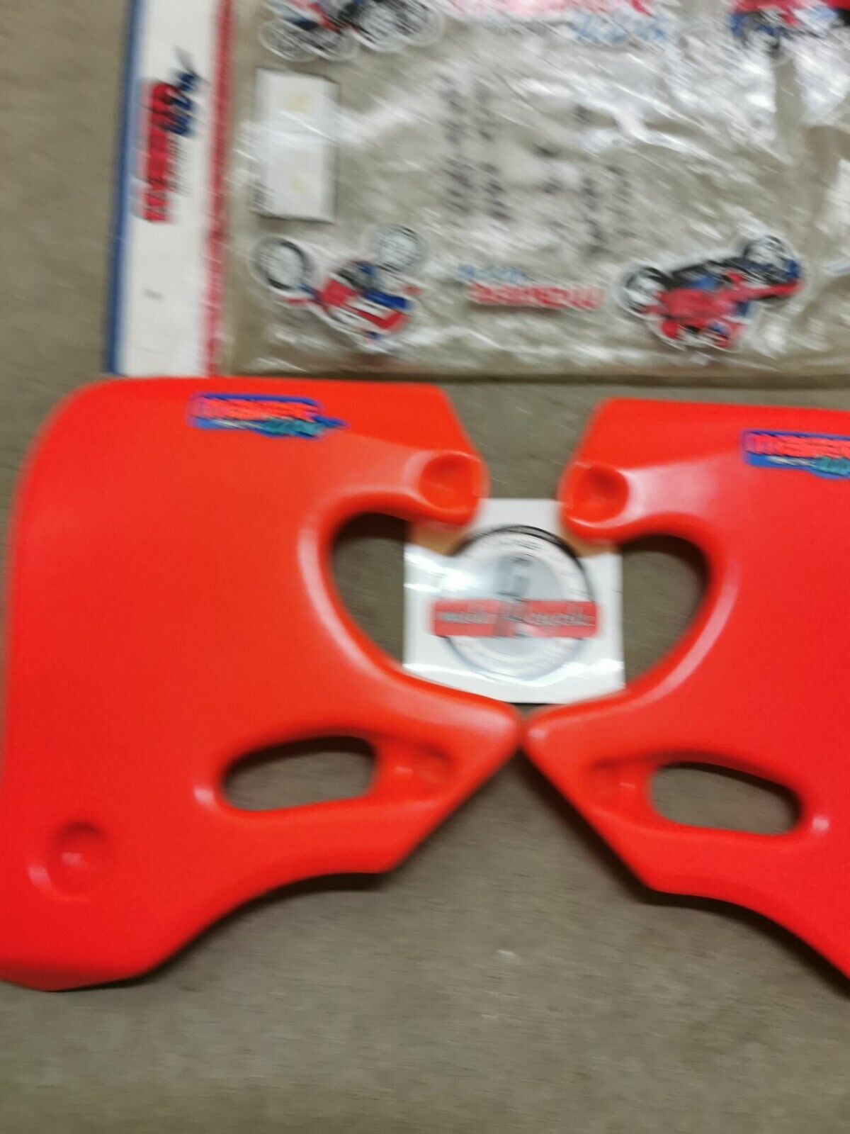 NOS MAIER HONDA CR125R CR250R  FUEL TANK RADIATOR SCOOPS SHROUD RED Kit J42