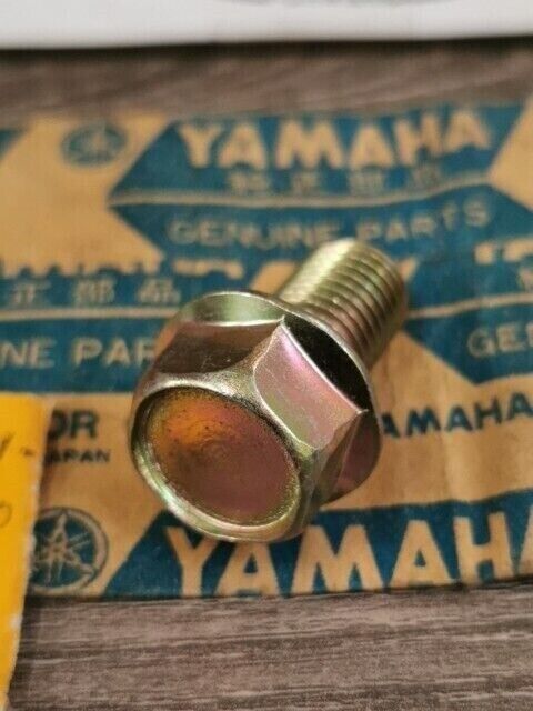 NEW NOS YAMAHA PLUG STRAIGHT SCREW PLUS GASKET 90340-12005-00 90430-12207 Y169