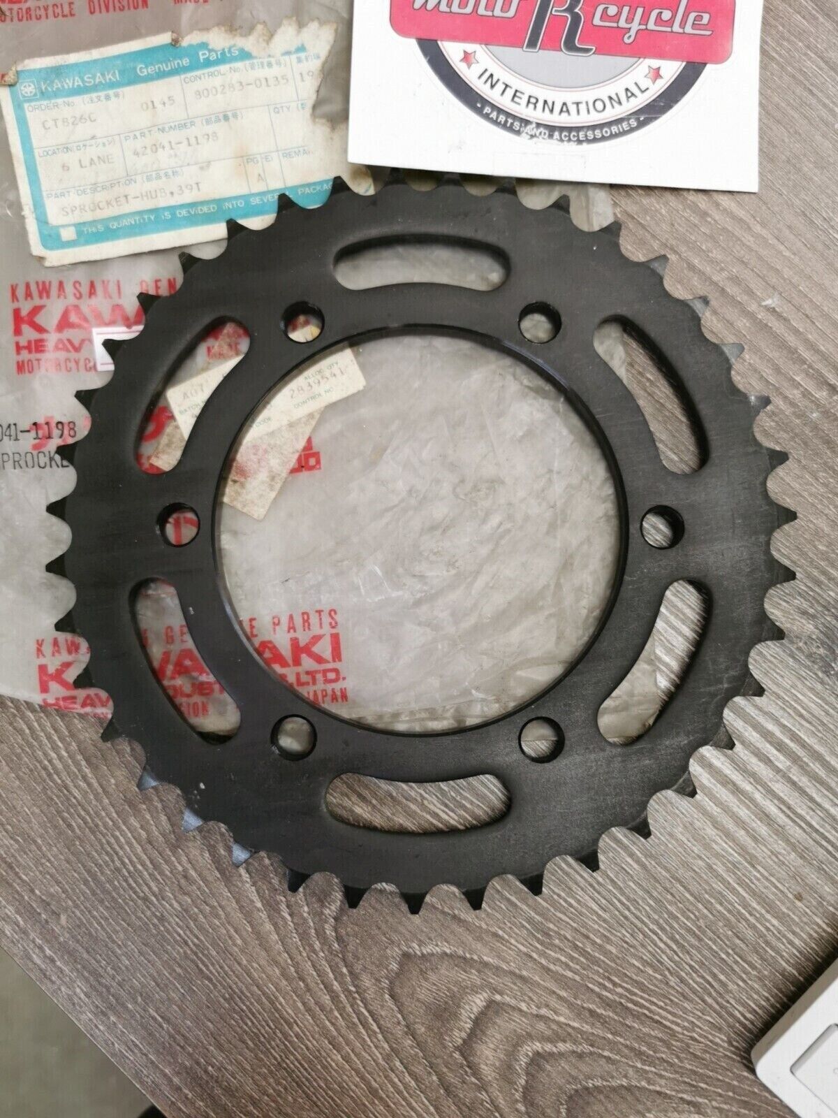 NOS KAWASAKI Ninja ZX ZX600  Hub Sprocket 39T 42041-1198  K29