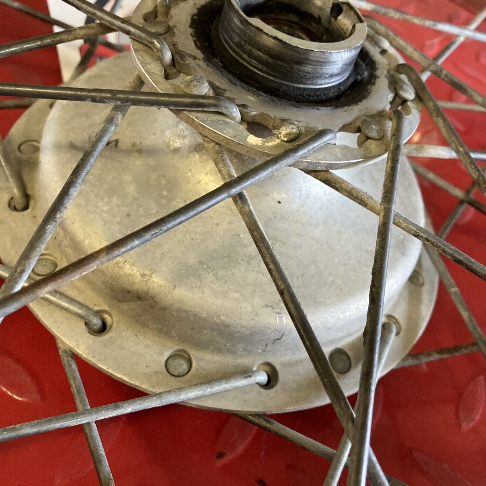 Kawasaki KE125 1978 front wheel hub rim