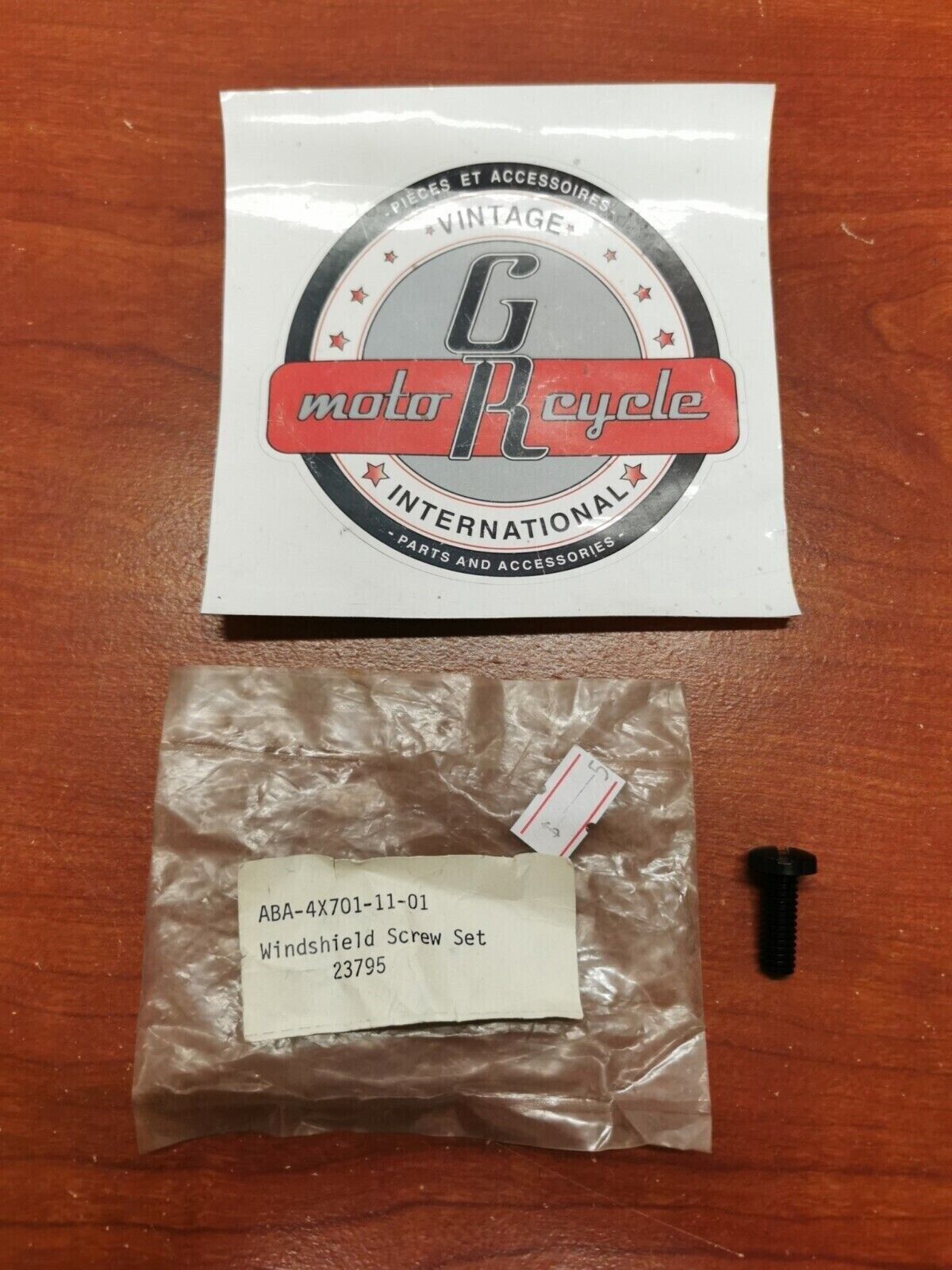 NOS Yamaha WINDSHIELD SCREW ABA-4X701-11-01 Y98