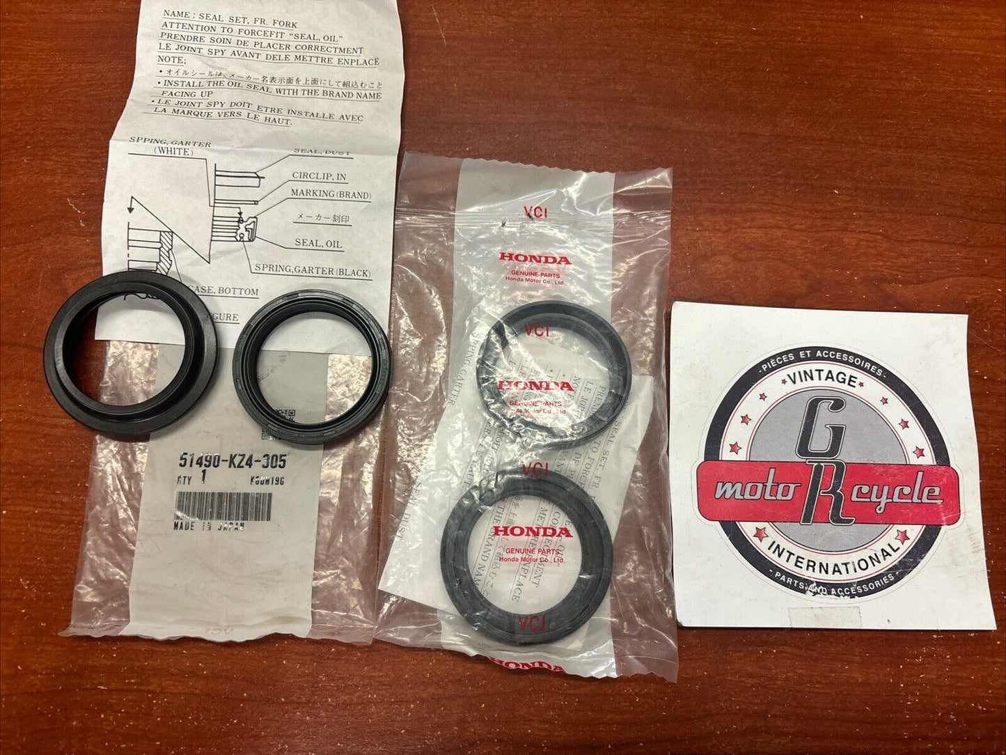 NOS Honda 94 - 96 CR125R 95 CR250R CR500R FRONT FORK SEAL SET 51490-KZ4-305 H143