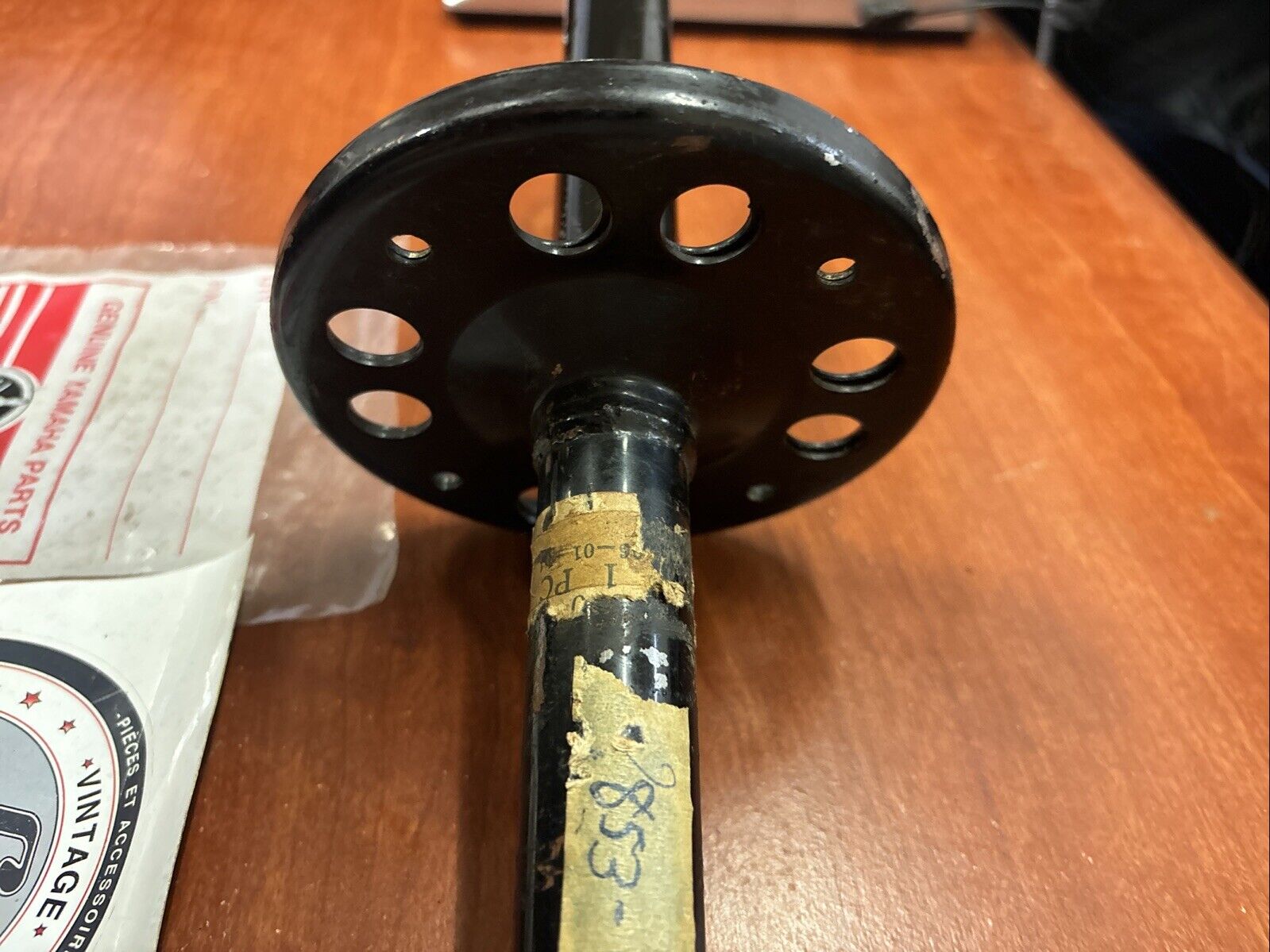 NOS Yamaha GP246F GP292F GS300 SM292 REAR AXLE 853-47520-01-00 Y183