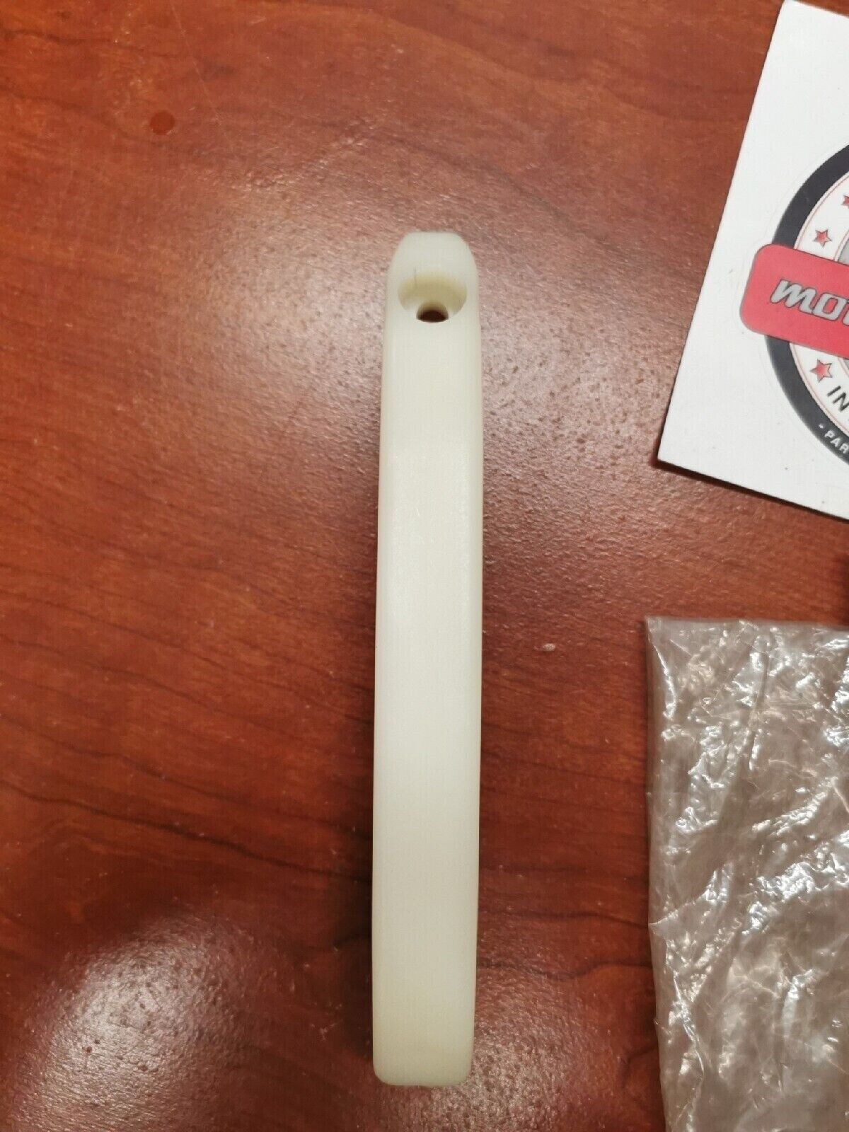 NOS Yamaha SNOWMOBILE SLIDING RUNNER 8G8-47422-00-00 Y68