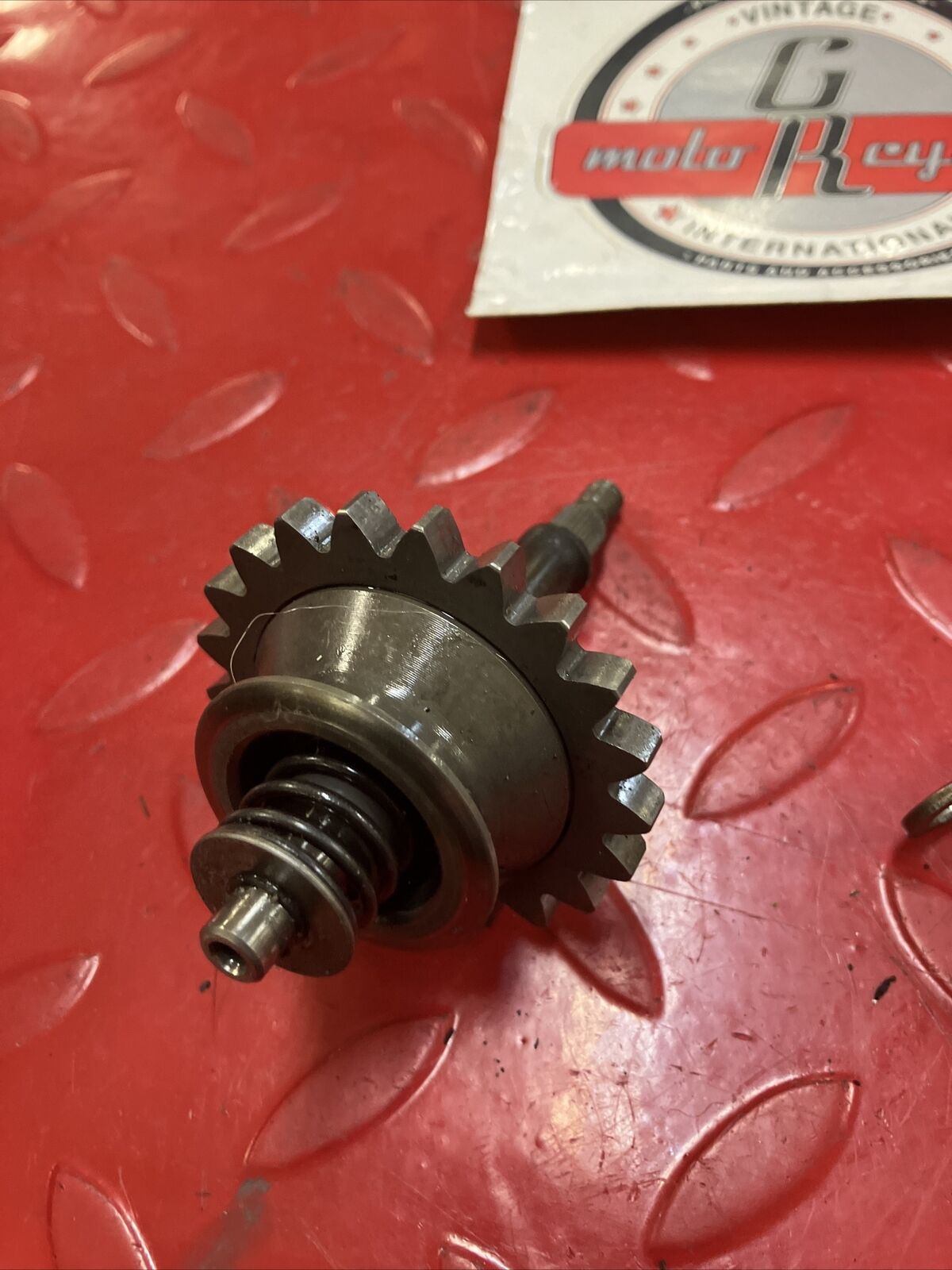 Honda CR250R 1984 waterpump water pump shaft gear 2