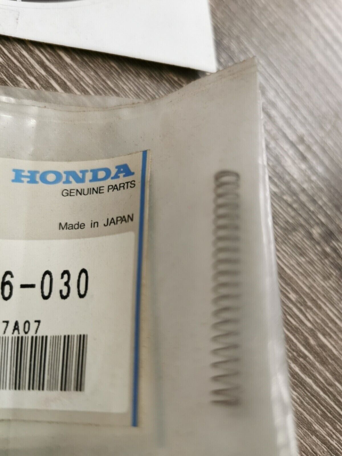 NOS HONDA GL1100I SPRING 28125-516-030 H54