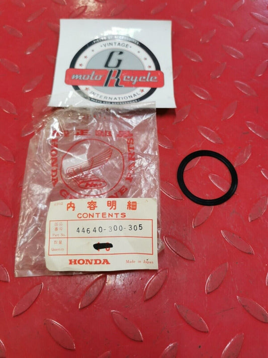 NOS Honda PACKING RETAINER 44640-300-305 H32