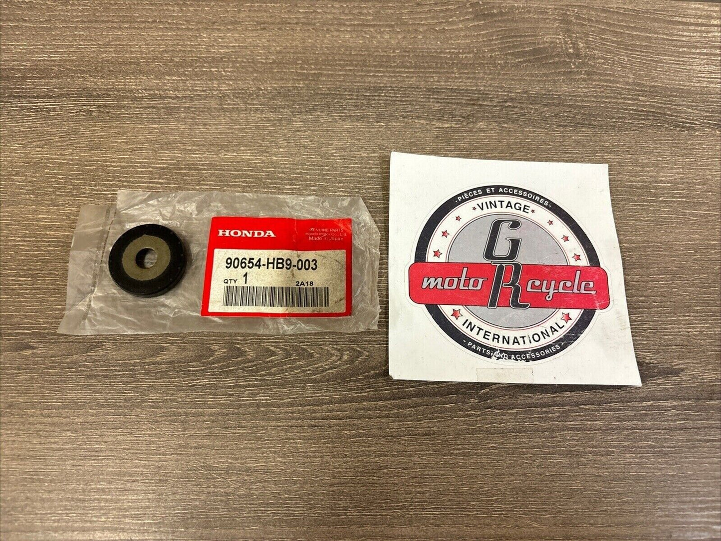 NOS Honda 1986 TRX250 R DUST SEAL 24X36X6 90654-HB9-003 H127