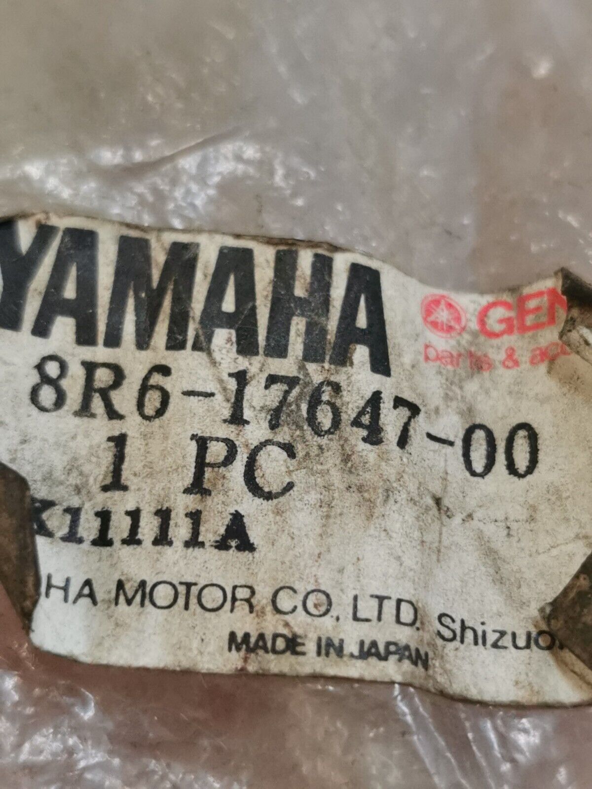NOS YAMAHA Sheave Bolt 8R6-17647-00 Y31