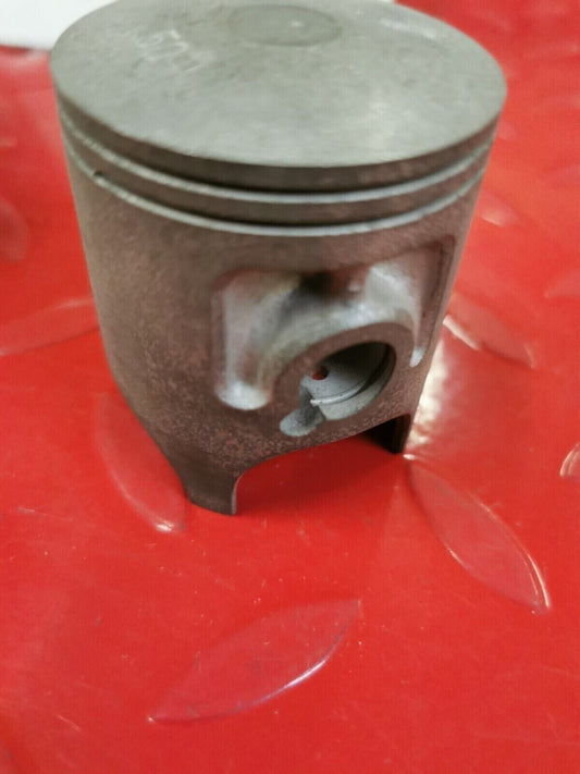 NOS YAMAHA YZ80 1981 PISTON 2 O/S 0.50  22W-11636-01 Y50