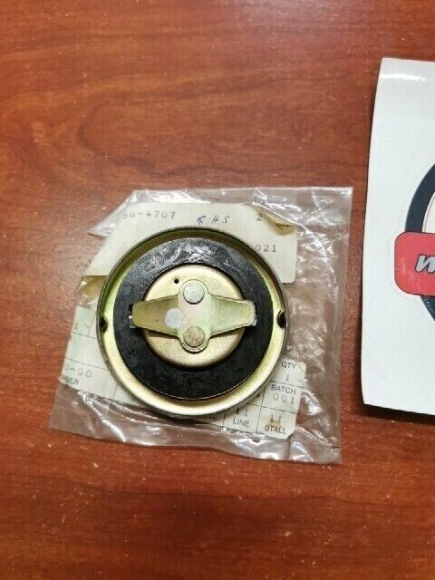 NOS Yamaha CG50 CH50 CH80 XC125 GAS CAP 22F-24610-01-00 SUB 22F-24610-10-00 Y121