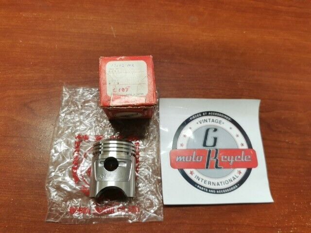 NOS Honda C105 CA105 CD105 PISTON (OS 0.25) 13102-002-000 H4