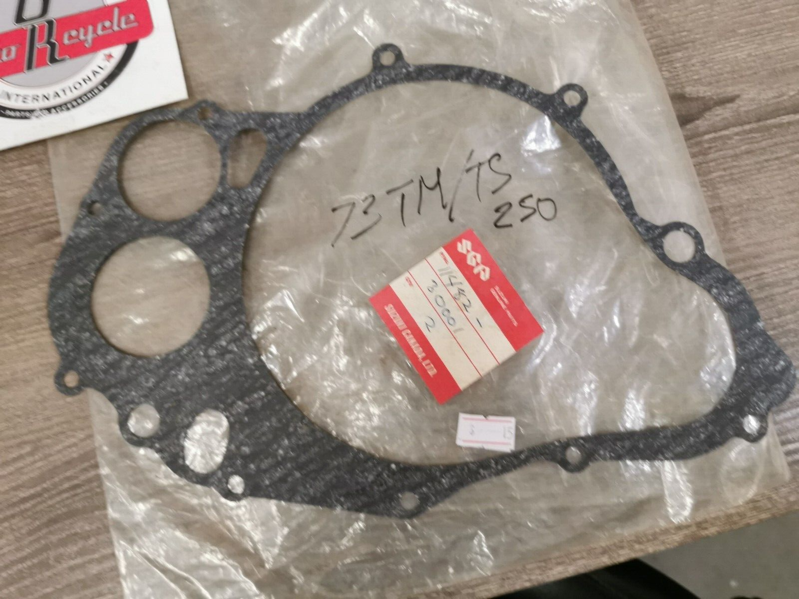 NOS SUZUKI  TS250 TM250 1973 GASKET CLUTCH C 11482-30001 SUB BY 11482-30002 S25
